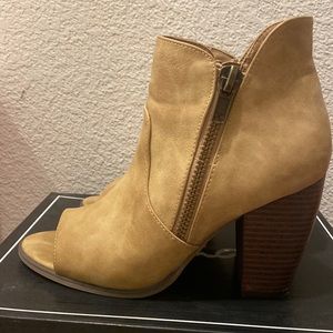 Ankle boots